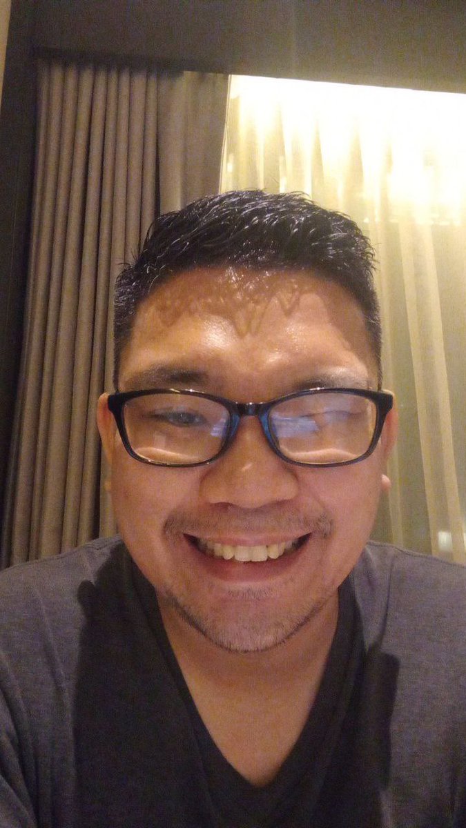 NVR_HaveIEver's tweet photo. Twitter please do your thing. I met this guy on Tinder. He’s a doctor in UP PGH (according to him). If you know this guy please tell him that I’m still waiting for him and if he still care for me (like he cares for his patients) please message me. https://t.co/vpj2Askj5d