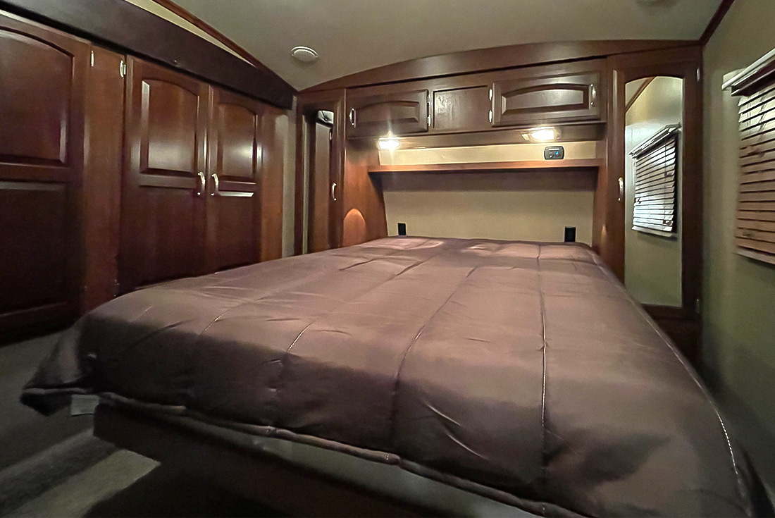SylvanLakeRV's tweet image. After hours🚨NEW INVENTORY ALERT🚨

The 2014 Keystone Outback 286FRL (Stock 3112) is a super-lite pre-Owned 5th Wheel available for sale now!!

sylvanlakerv.com/listings/2014-…

#preowned #rvforsale #alberta #5thWheel