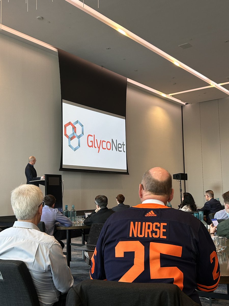 SynBioDulce's tweet photo. Having so much fun on this first day! #CaptureCGS @glyconet_nce https://t.co/38NludWLDW