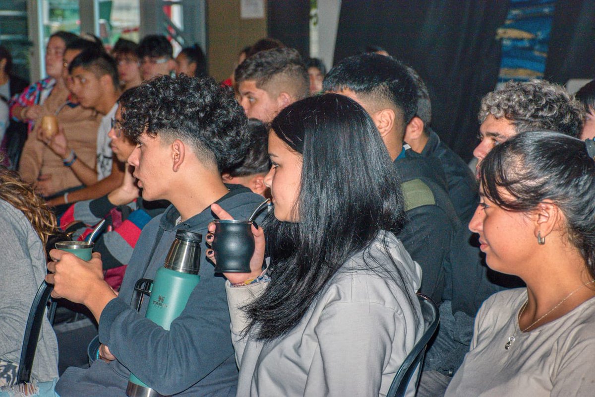 JDViola's tweet photo. 🤩 Presentamos #PPJOVEN en el Parque Educativo Sur  📍Nos reunimos con jóvenes de distintas instituciones de la zona y debatimos sobre el uso de los recursos estatales. https://t.co/938IIO8zEr