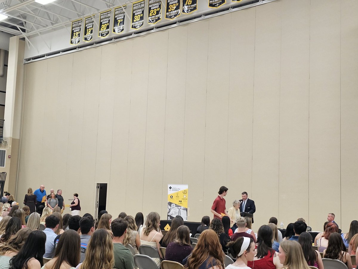 169 seniors are gathering more than $255,000 tonight at Dollars For Scholars.  Good luck to our seniors, and  thanks to our community and donors for supporting this. #1SEP #SEPHS