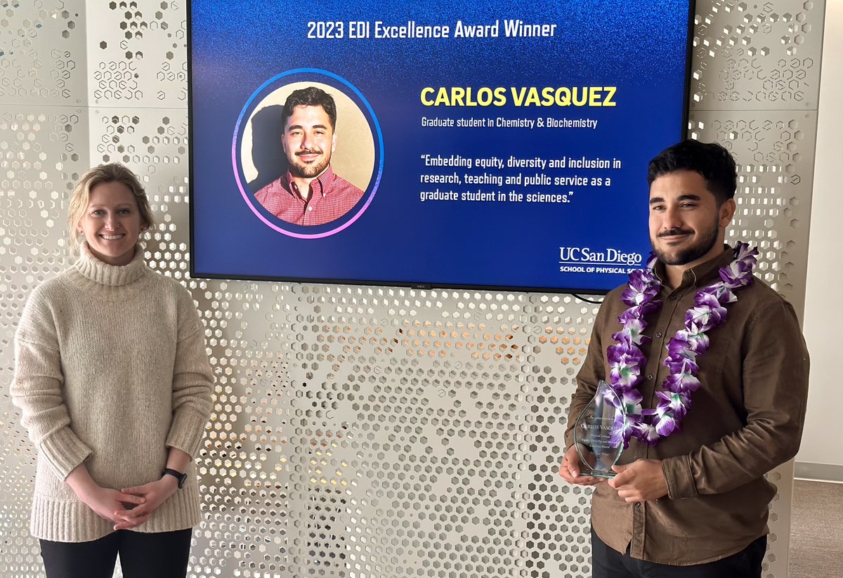 A big congrats to @CarlosAVasquez_ who received a @UCSDPhySci Equity, Diversity, and Inclusion Excellence Award today! You can read about Carlos's EDI contributions here: physicalsciences.ucsd.edu/media-events/a…