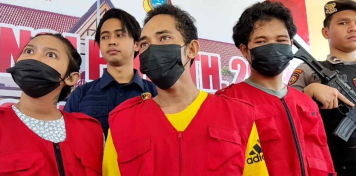 belitongtoday's tweet image. Berkas Kasus Penipuan Mi-chat Ikal Laskar Pelangi Sudah Masuk Ke Kejari Beltim

Baca Selengkapnya di
belitongtoday.com/berkas-kasus-p…

#berkas 
#kasus 
#penipuan 
#laskarpelangi