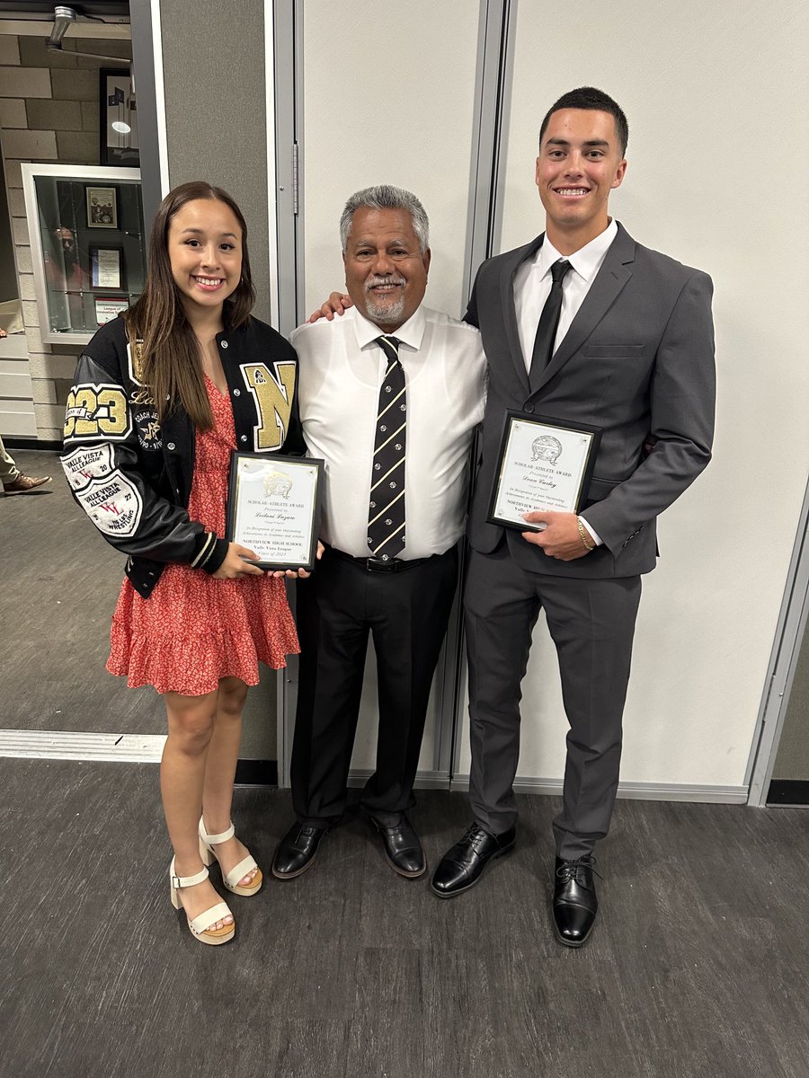 Thank you AD’s:Ochoa&amp;Perez
Thank you AD’s~Valle Vista League for Dean. Thank you FCADA for beautiful banquet,recognition of academics, volunteering &amp; excelling in the sports you represent. Congratulations to Leilani Lazaro and to what your future holds!💛🖤💪