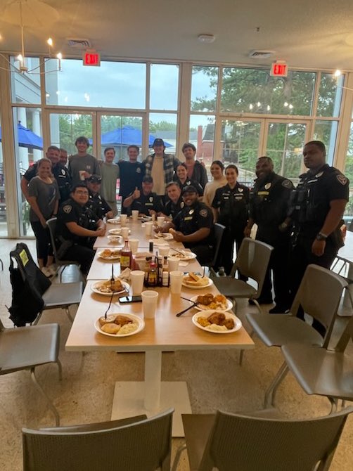 OxfordPolice's tweet image. We appreciate @UMsigmachi inviting us to dinner with them this evening! 💙