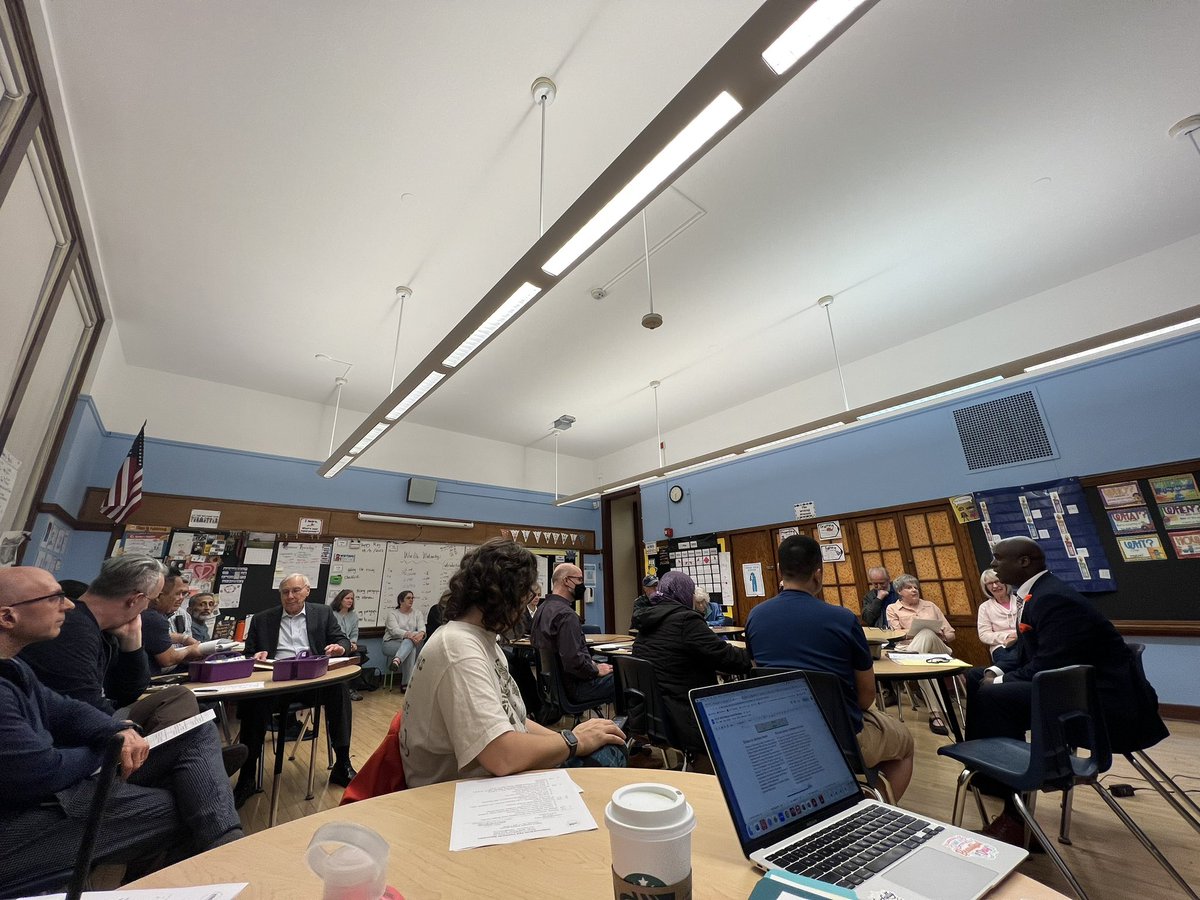 Community activism in action! <a href="/HNPCAChicago/">HNPCA Chicago</a> is having their first hybrid meeting at Peterson today. It’s so incredible to see so many community members come out to support one another.