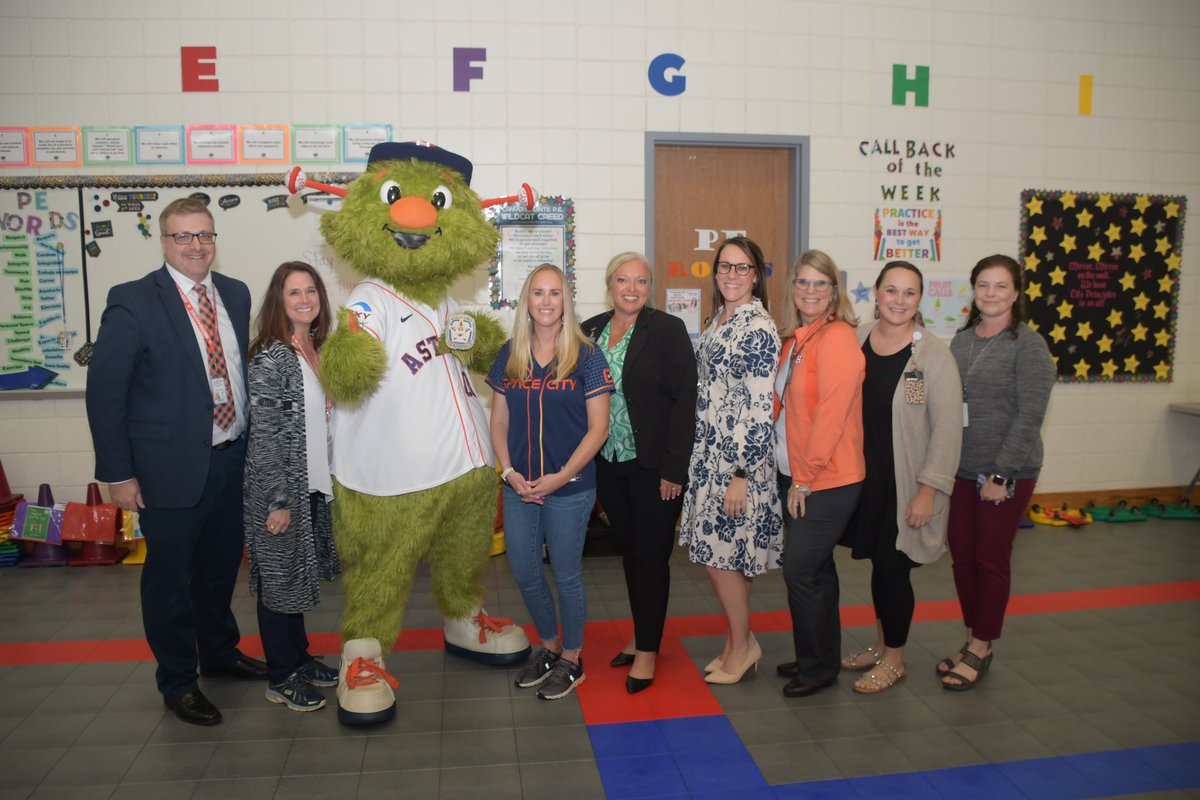 GuilloryTISD's tweet photo. What an exciting day! Today #ConocoPhillips came with Orbit from the #HoustonAstros to celebrate my recent Math Teacher of the Month award! 

I have so many Astros fans in my classes this year, so it was pretty special to see their reaction too! 💙🧡
#TISDCPES #TeamTomball https://t.co/DFwrlMbjaA