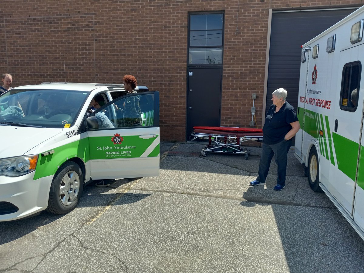 SJABramptonMFR's tweet photo. SJA Brampton Apprentice volunteers learning #MedicalFirstResponder skills!
Our new recruits work alongside frontline MFR volunteers to gain experience. Upon completion of apprenticeship, they receive training and certification to become MFR volunteers. #sja #Brampton #volunteer https://t.co/84RFlj6YGo