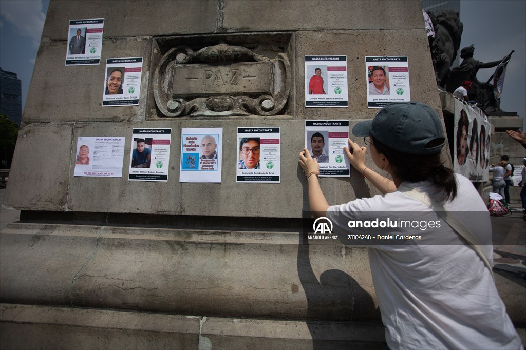 Daniel Cárdenas (@danielcardenas2) on Twitter photo Relatives of missing people protest demanding justice on Mother's Day in Mexico
For <a href="/anadoluimages/">Anadolu Images</a> Relatives of missing people protest demanding justice on Mother's Day in Mexico
For <a href="/anadoluimages/">Anadolu Images</a>
