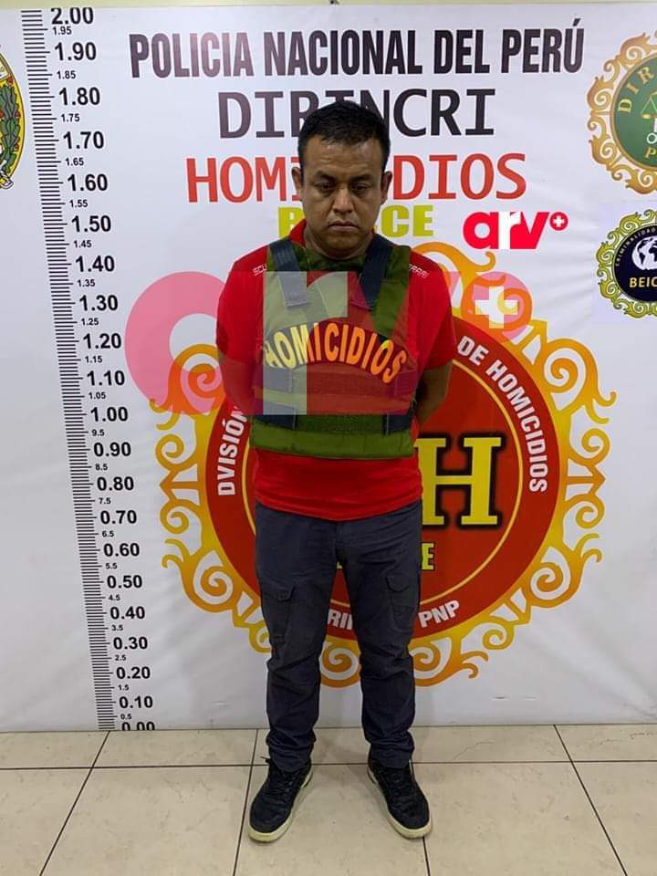 mirecarhuas's tweet photo. En Cañete hubo un asesinato al dueño de un Chifa
¿El asesino? un policía #Honorygloria
Se trata de Andy Ramírez Campos, teniente de la PNP capturado afuera de la Comisaría de Pachacamac
Junto a él capturaron a Yordy Yactayo Sanchez con requisitoria vigente por EXTORSIÓN https://t.co/SePQylBd5F