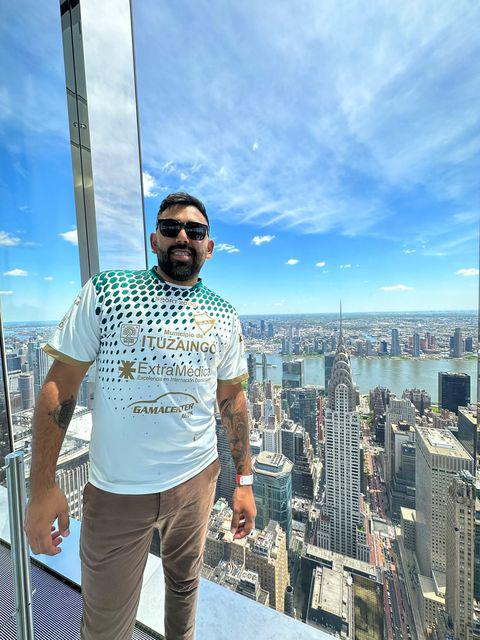 VERDELEON's tweet photo. Andrés en el #SummitOne de #NuevaYork! #Ituzaingó en todos lados! #Manhattan #EUA https://t.co/QQSp8SCUK3