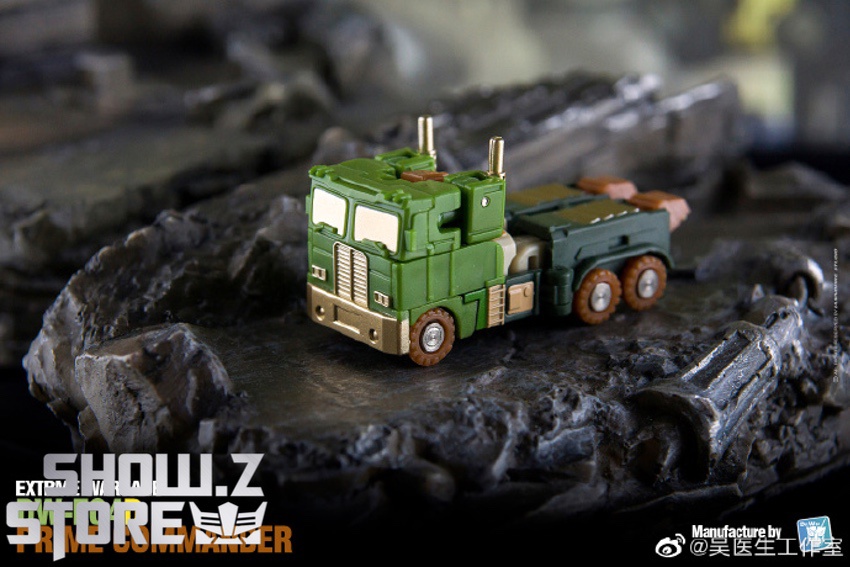 ShowZStore's tweet photo. [Pre-Order] Dr.Wu DW-E04D Prime Commander Optimus Prime w/ Trailer
Material: ABS
Height: 6cm / 2.36"
Full Price Unknown
--------
👇links👇
https://t.co/M40cpQFibx

#DrWu #DWE04D #PrimeCommander #OptimusPrime 
#actionfigure #transformer #modelkit #showzstore #Showzdailyreport https://t.co/I0EqNk8ELo