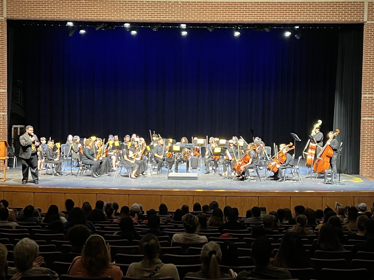 Fossil_Hill's tweet photo. Great work by the Panther Feeder MS Orchestras this evening! 🔥👏🏼🎻👏🏼🔥
#PantherPride #CelebrateKISD #fhmslimitless https://t.co/GwU6wcdp2w
