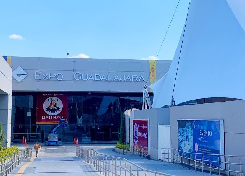 Que bonito está quedando @ExpoGuadalajara con todo el montaje de Expo Cerveza. •Anuncios •Espectaculares •Carteles y Banners en el recinto. Estamos listos para recibirles este 12 y 13 de mayo para el encuentro cervecero más grande de Bajío y Occidente.