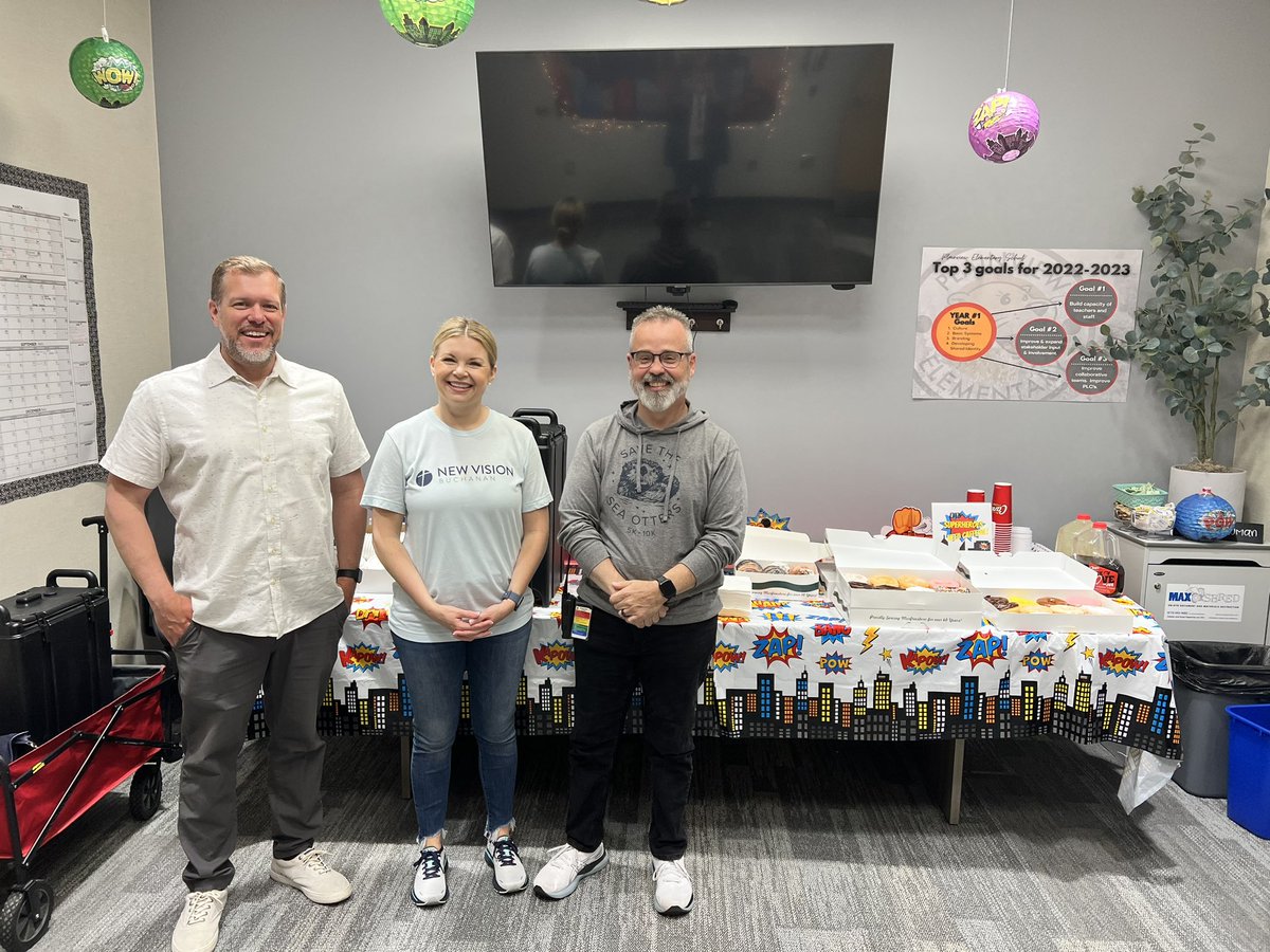DrMarkJGonyea's tweet photo. Thank you commissioner Jonathan Beverly, Lifepoint Riverdale, and Wilson Bank and Trust for helping us say thank you to our #otterlyAwesome teachers! Commissioner Beverly and I go way back… go Bulldogs … go Otters @CommishBeverly @DrMarkJGonyea @rucoschools https://t.co/pKoMRsme5o