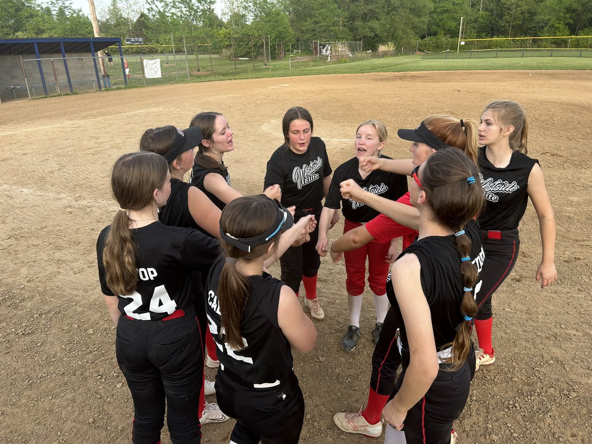WSEliteOH09's tweet photo. It’s great to have the gang together again! Great practice tonight, ladies. https://t.co/LvTTRzbF4s