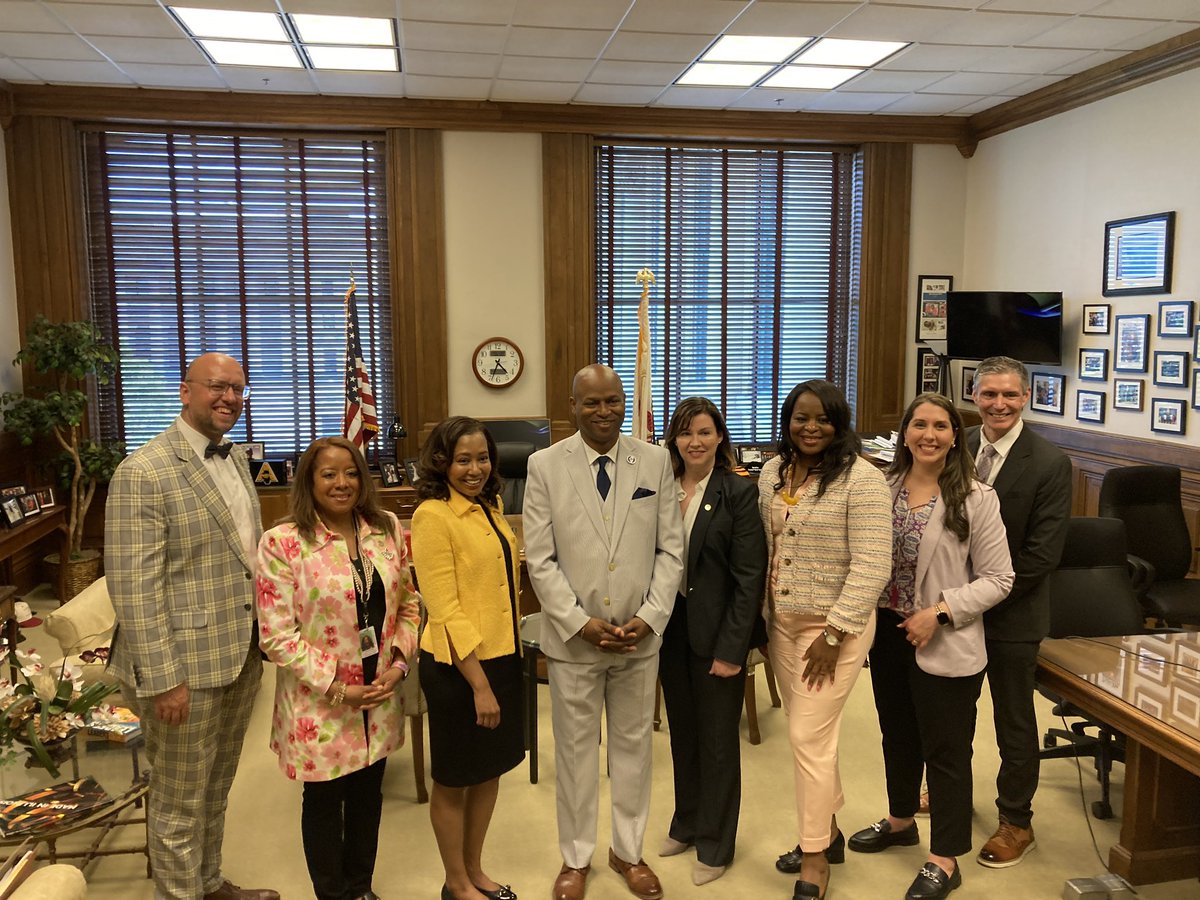 MWRDGC's tweet photo. We completed a successful legislative day at the Illinois State Capitol today in Springfield. In the Senate, on the House floor and in the community, thank you to our Illinois General Assembly for their unwavering support and #collaboration to protect our #Waterenvironment https://t.co/jOFyLohxLe