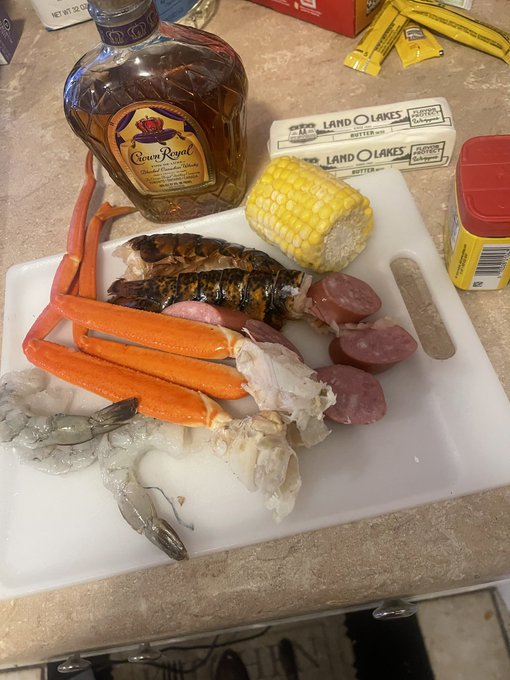 Who like good food and big Dick https://t.co/Fe7oc0mnSk