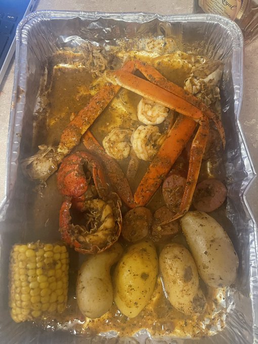Who like good food and big Dick https://t.co/Fe7oc0mnSk