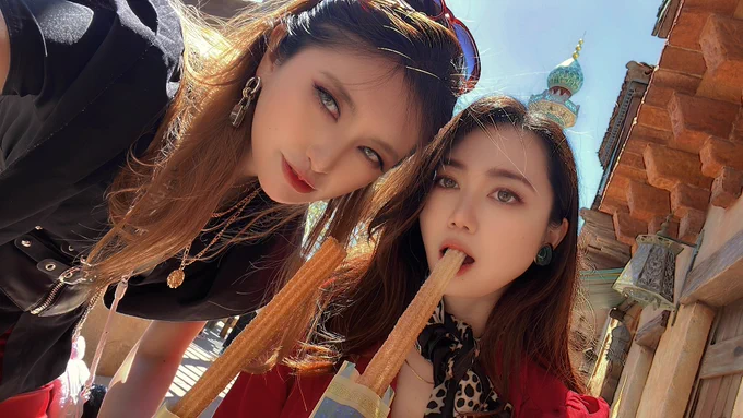 ディズニーで遊んできた!ユカノンと2人でクルエラコーデだったけど、圧倒的白が足りなくてミッキーみたいだったけど、楽しかったアトラクションも沢山乗れたし、沢山飲んで食べれたので満足です。 クラッシュに指名されたのもいい思い出です