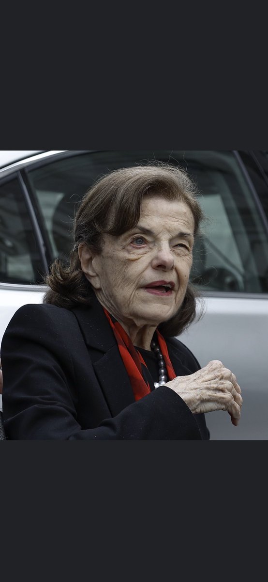 Jesus Palomino what can this carcass possibly do for her constituents? #Feinstein #ResignNow