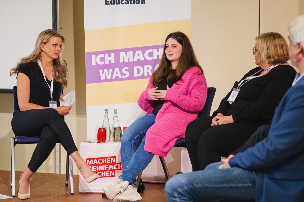 startupnds's tweet photo. Wie kann man den Gründungsgeist effizient in die Schulen und Hochschulen tragen? Darüber wurde sich auf der Entrepreneurship Education Fachkonferenz heute ausgiebig ausgetauscht. Wir bedanken uns ganz herzlich bei allen Speaker*innen, Aussteller*innen und Teilnehmer*innen! 🚀 https://t.co/5H0uWOsxzA
