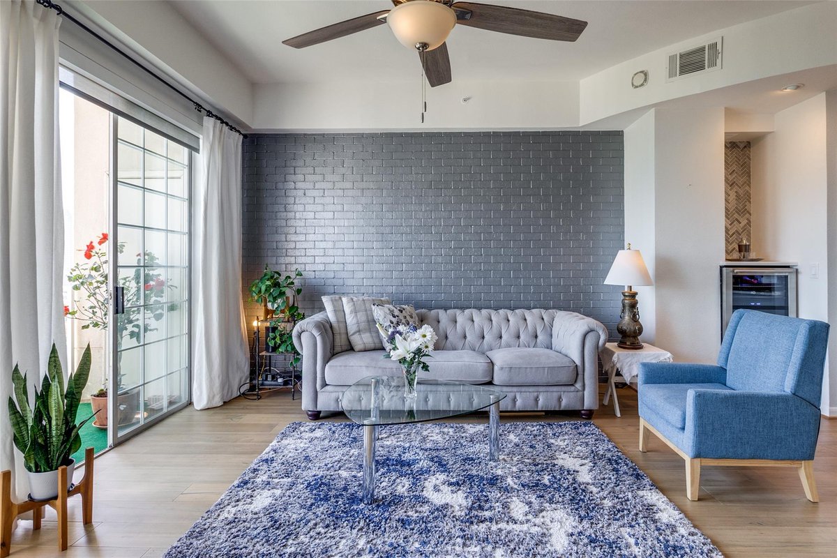 Realtor_Randa's tweet photo. Gorgeous Two-Story Penthouse in Turtle Creek Area
Great Views the Top Floor
Amenities include Concierge &amp; Complimentary Valet
If you’re ready to see what options of amazing properties I can find you &amp; in your budget, click in the link in my bio
#dallascondos #dfwrealtor https://t.co/yyFgSvz1DI