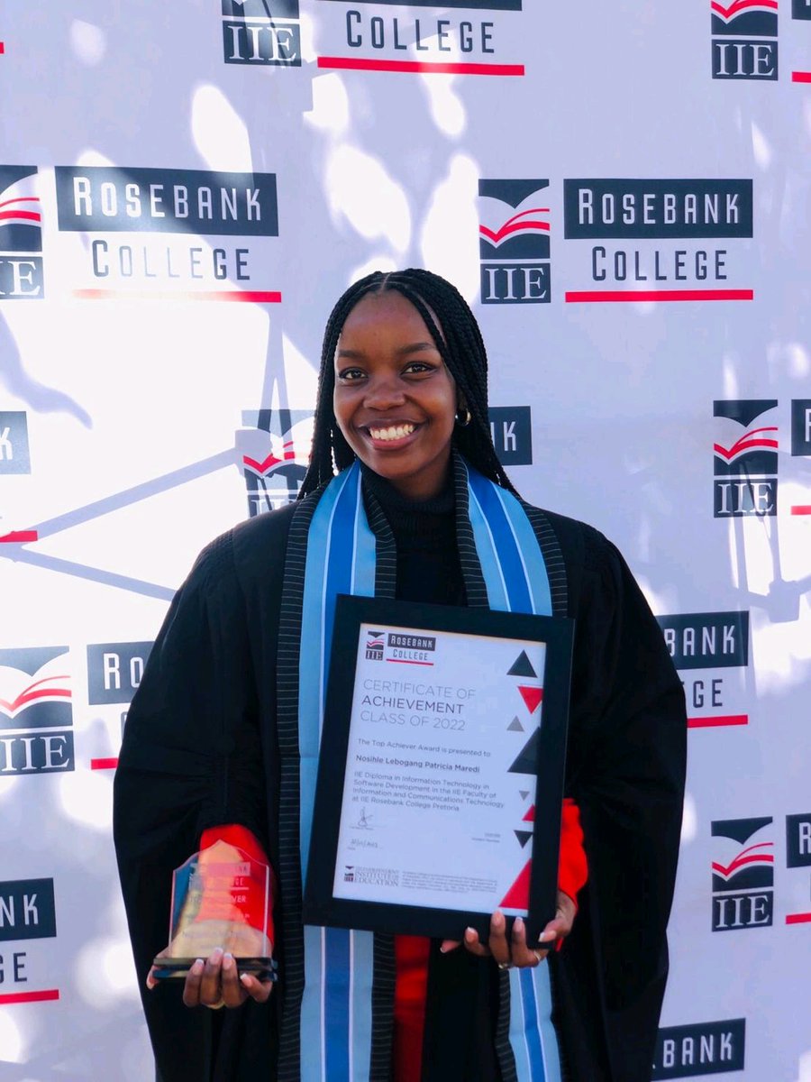sihle_dev's tweet image. It&apos;s been a long journey but it was worth it. Graduated cum laude and top of my class  #TopAchieverBabyyyy - I&apos;m finally a certified software developer 😭💕