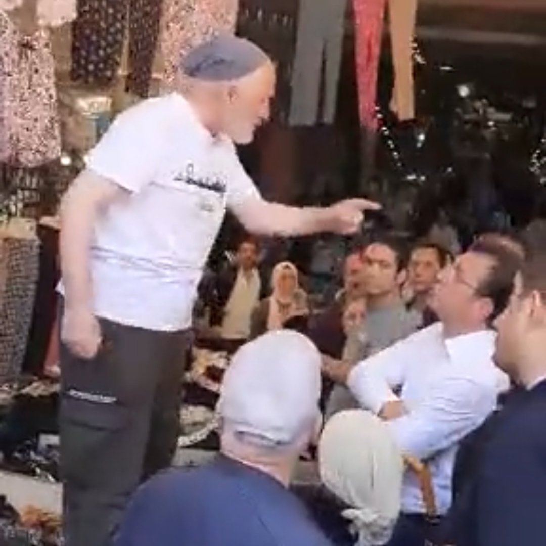 Hem Pervin Buldan ile fidan dikeceksin, hem bu ülkenin gencecik şehit düşen fidanlarını savunan Pazarcı Mehmet’e hakaret edeceksin! 

Aramızda kalsın!
Kandile bahar gelmedi!