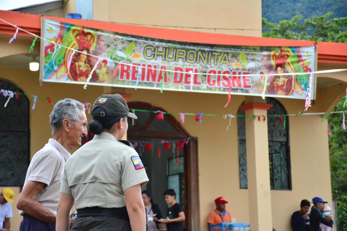 goberzamora's tweet photo. El gobernador @AbsalonEC y la intendente general de Policia, @MarianSeminario, participaron de la inauguración de las alarmas comunitarias en el barrio #Piedraliza, cantón #Yantzaza y barrio #OrillasDelZamora, cantón #Zamora. https://t.co/uV9CSbnUVv