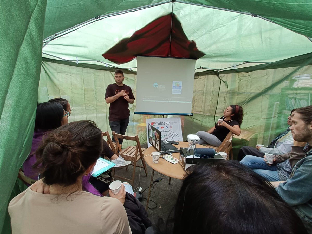 hilatxa's tweet photo. 📍Viveros de Ulia
🌎 Desde las visiones de las #defensoras de #DDHH de Centroamérica, hasta la feria solidaria y la proyección del documental Explotapp para vincular el trabajo digno para el buen vivir
#oihartzuntalka #landuina #trabajodecente #ecology #trabajodigno#ddhh #ddll https://t.co/WYEFvc4qXp