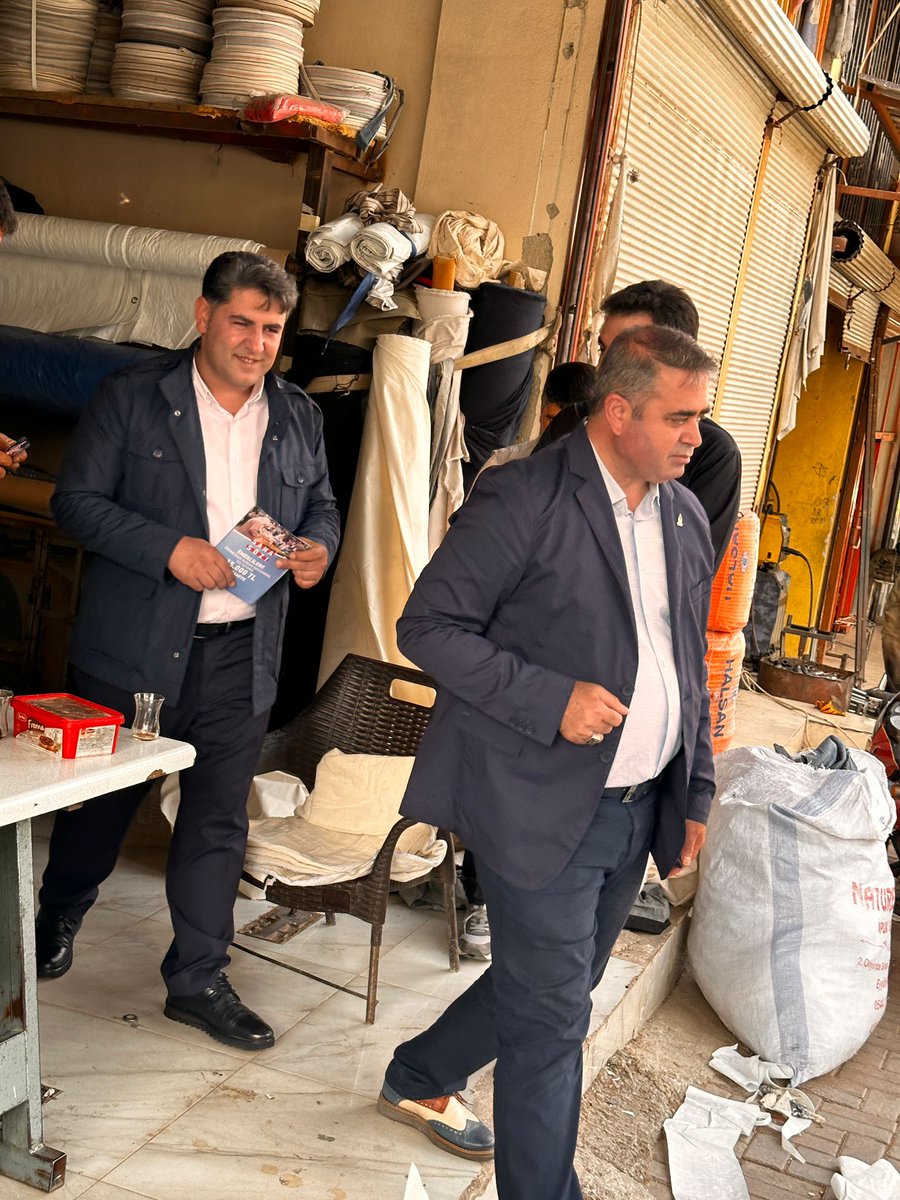 urfahaberr's tweet photo. Bu günkü durağımız eyyubiye kurucu il başkanımız. @AvAhmetTuysuz  ilçe başkanı @HalilDemirda9  kadın çlm.bşk  @ArkanRuken il ve ilçe başkan. yardımcılarımız birlikte esnafımızı Ziyaret ettik. 
2.tur. için destek istedik.@devapartisi @herkesicinCHP @abdullahyesil63 @HasanCakici63 https://t.co/8atQpDv5JU