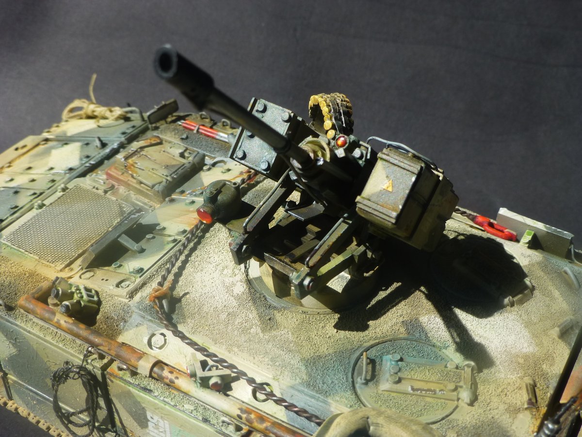 DarthFreder's tweet image. Choose to reuse: #PzH2000 to HIFV conversion. 1/35. Dropped the turret, added NERA, APS, smoke, accoustic detector, radar/optical #sensors, a 30 to 40mm #RCWS with #MG and twin #missiles. And enough room for 10+ dudes.
@ahlenbjoern @zukariel @Thinkdefence
1/2