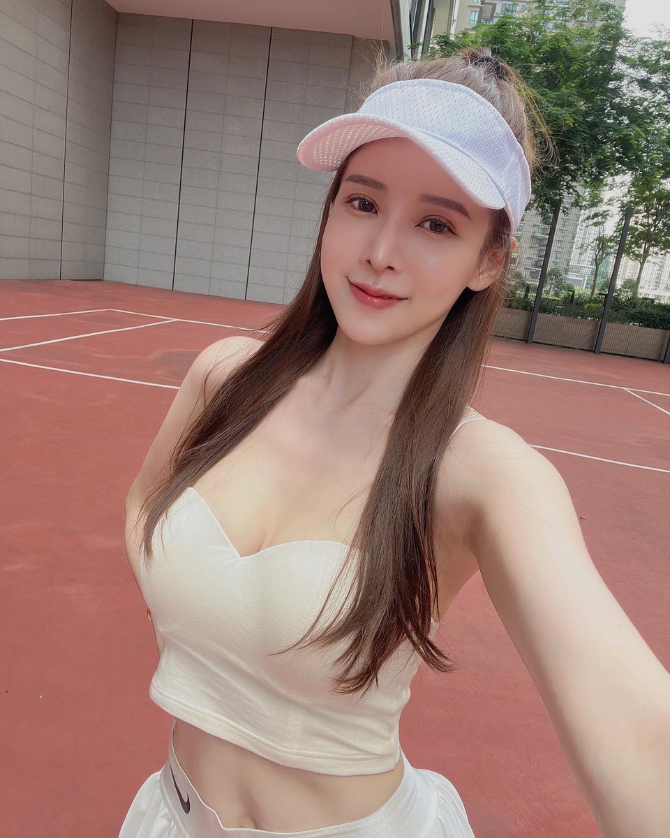 Capone734's tweet image. The sun is shining extra brightly today, just after a run, in a good mood, exercise sweat is the best cosmetics! #sports   #thursdayvibes  #thursdaymorning  #ThursdayMotivation