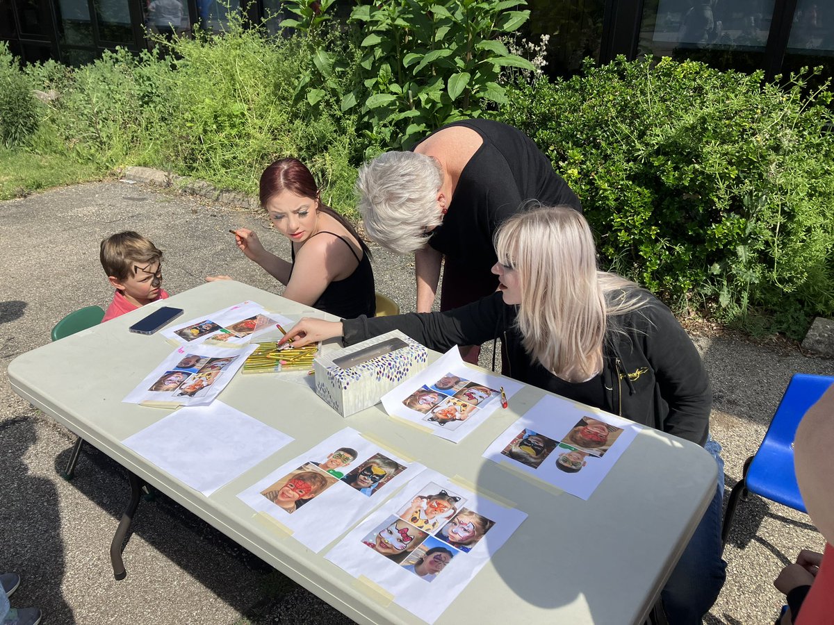These two Academy students have a very long line of Pre-schoolers waiting to get their face painted! Great job girls.