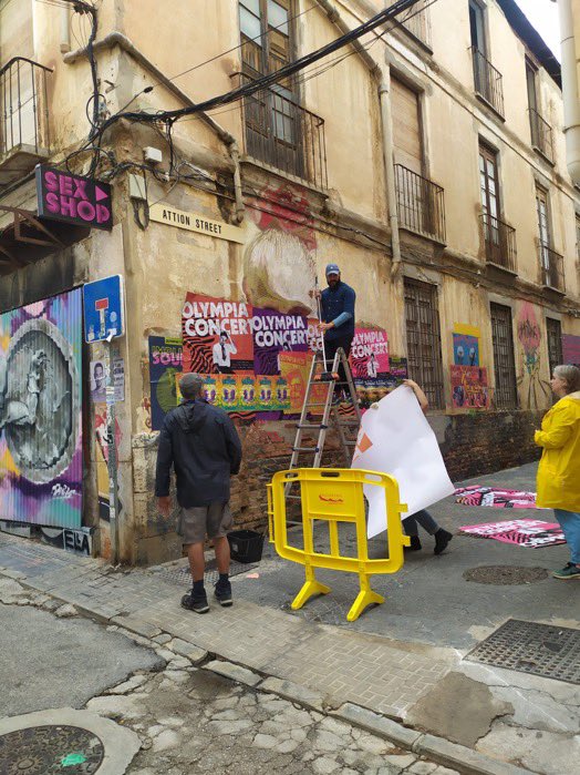 Paco de las Torres autoriza a una productora de cine grabar en las lagunilllas. Y empapelan obras de arte.
Nadie supervisa.... Paco vende #Málaga a cualquiera twitter.com/messages/media…