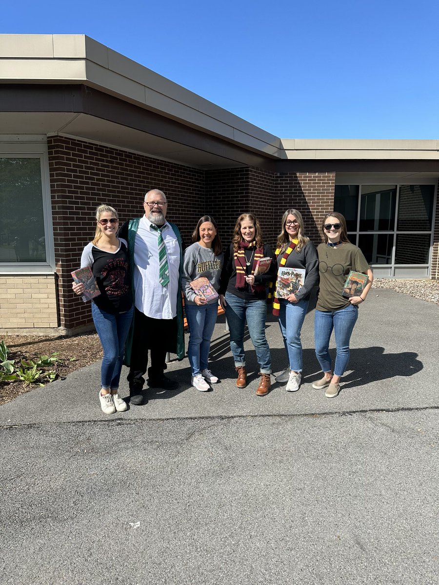 EEpsychologist's tweet photo. Harry Potter team theme for the EE Book Parade! ⚡️🪄 https://t.co/tEMWLTW6lz