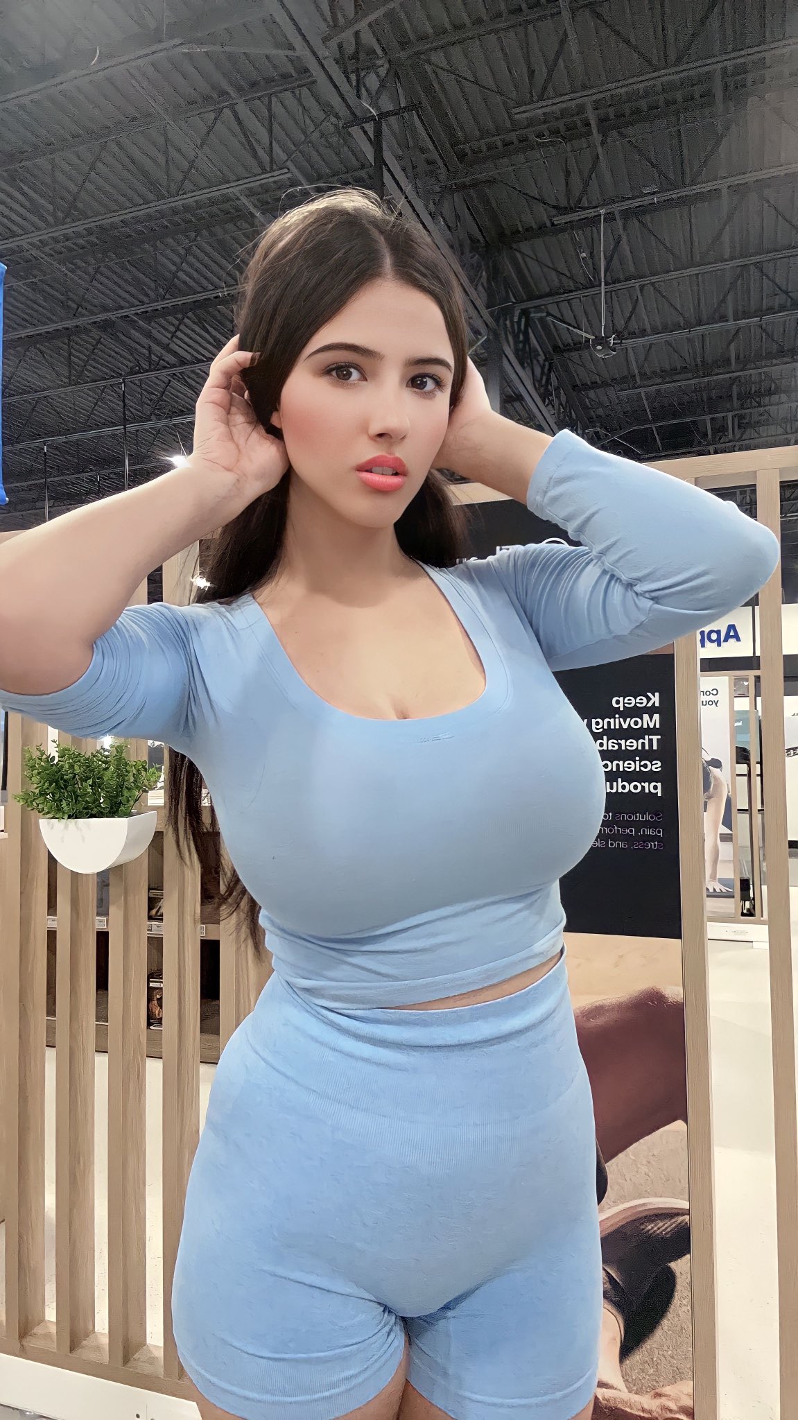 tabby 🍓🍃 on Twitter: "Doing an OF live for VIPs in the morning and