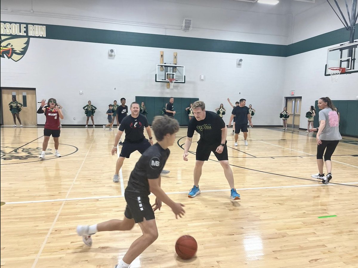 erms_DCSD's tweet image. Our last hurrah at ERMS!  Student vs. staff basketball games, potato races, and YES, silly stringing teachers! We do it all with style here! @DublinSchools #BetterTogether