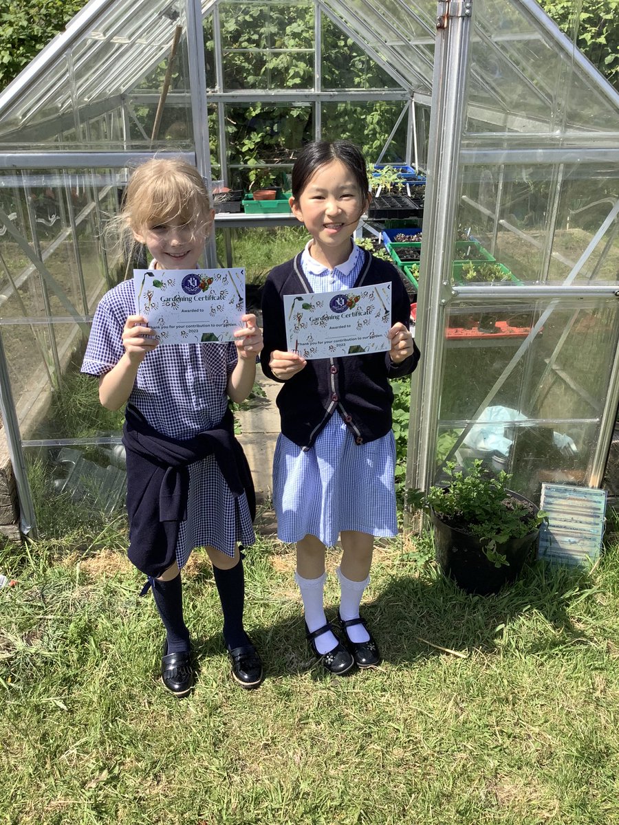 appleofmyeyepl's tweet photo. Lots of children receiving garden certificates today @MonksdownSchool @MonksdownSTEM from Deputy Head Teacher Mrs Stewart, Miss Jen @allotmentlady19 and Mrs Wright @appleofmyeyepl #monksdowngarden https://t.co/qfGQGUnUL4