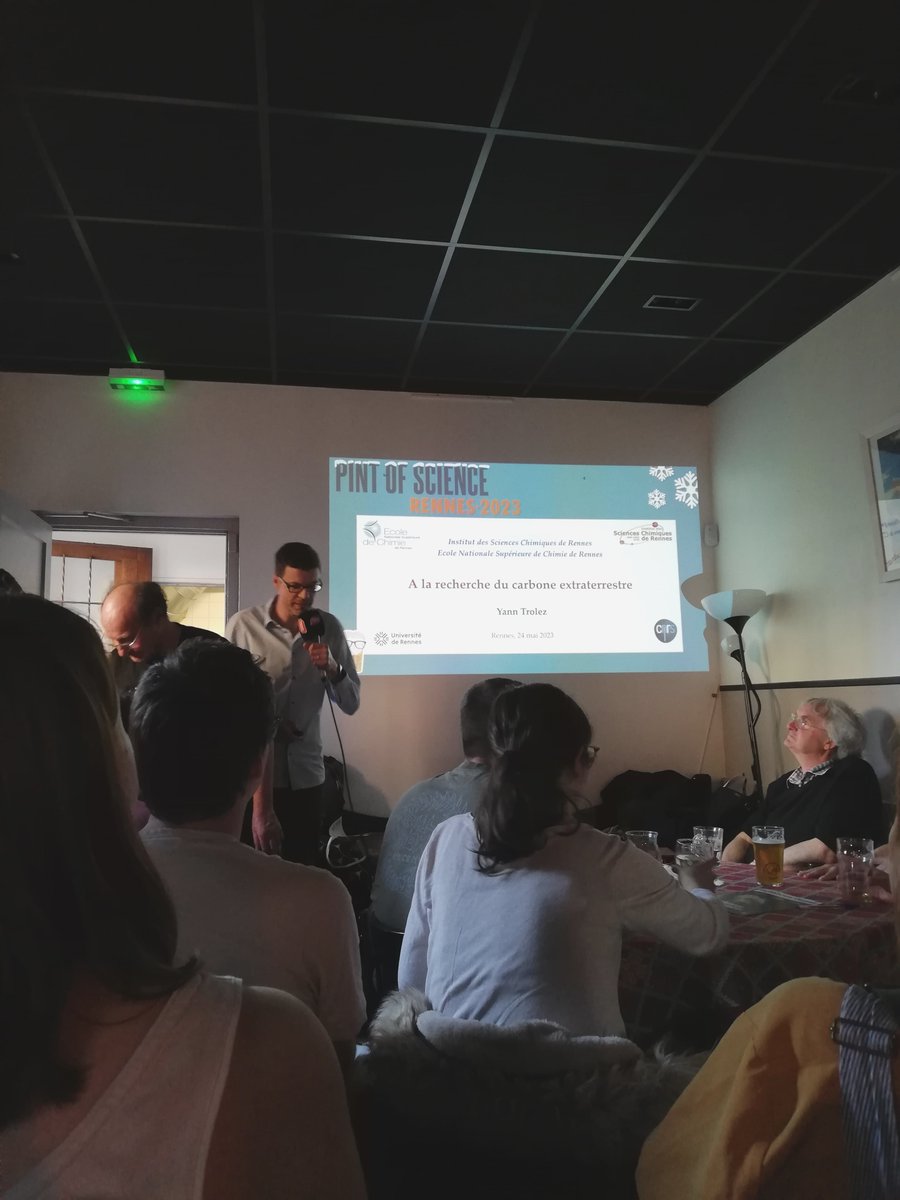 chimie_ISCR's tweet photo. Belle ambiance au bar L'#Atypik @metropolerennes hier soir où @YTrolez expliquait au grand public les récents travaux sur le carbone extraterrestre. Merci à lui, aux participants et aux organisateurs !👋
#ISCR @pintofscienceFR @INC_CNRS @CNRS_dr17 @RennesUniv @ENSCR @INSA_Rennes https://t.co/PqIPNjnbQM