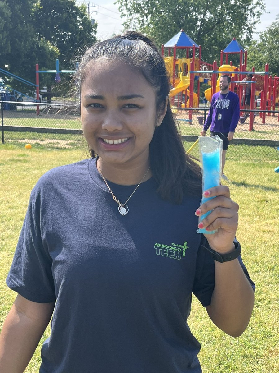 Senior Field Day! We have much love for our seniors until the water balloons showed up. <a target='_blank' href='http://twitter.com/APSCareerCenter'>@APSCareerCenter</a> <a target='_blank' href='https://t.co/fF5ycvWf7i'>https://t.co/fF5ycvWf7i</a>