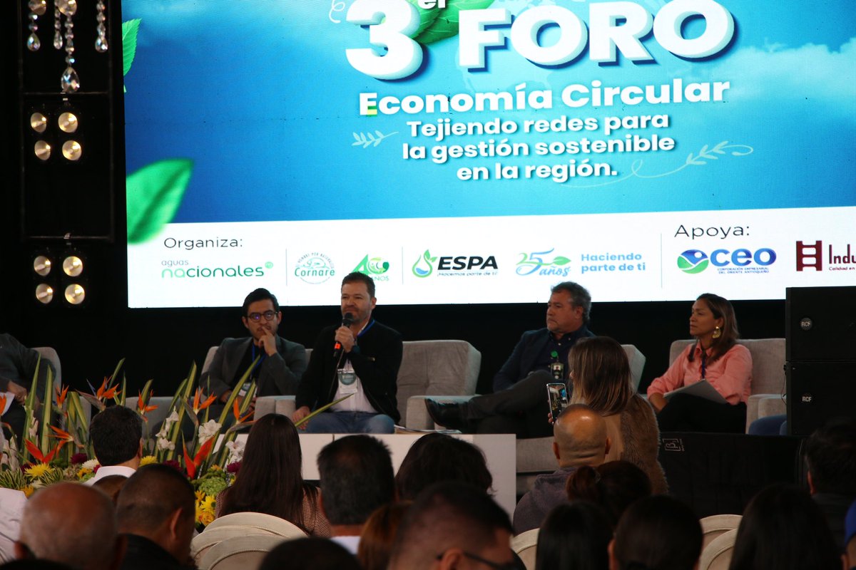 ESPAMarinilla's tweet image. III Foro de Economía circular: Tejiendo redes para la gestión sostenible en la región. 🍃 Iniciamos con la presentación de avances de experiencias de articulación entre el sector público- privado, para la implementación de proyectos de economía circular. ♻️