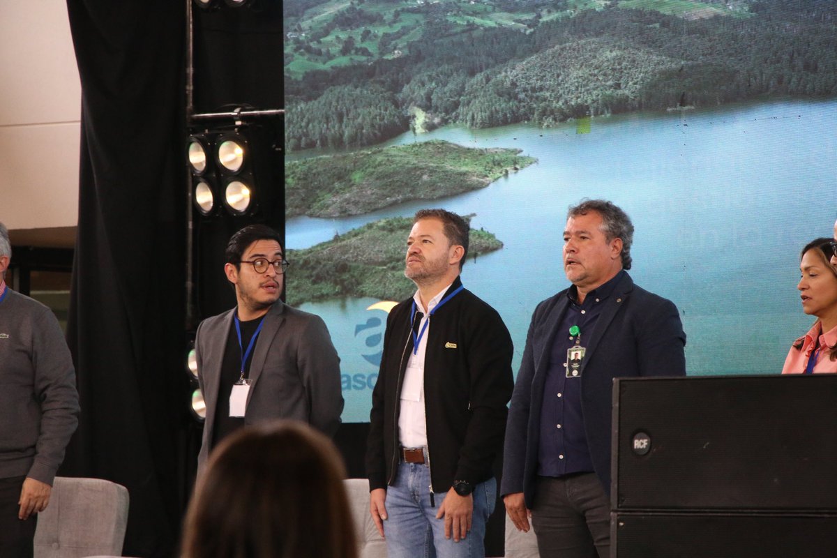 ESPAMarinilla's tweet image. III Foro de Economía circular: Tejiendo redes para la gestión sostenible en la región. 🍃 Iniciamos con la presentación de avances de experiencias de articulación entre el sector público- privado, para la implementación de proyectos de economía circular. ♻️