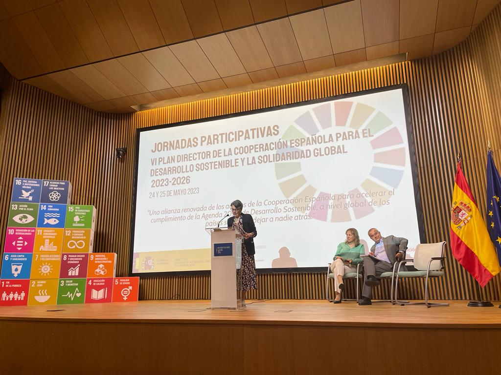 🗣️La directora de la #FIIAPP, <a href="/annaterronc/">Anna Terrón Cusí</a>, clausura:

"La #cooperación es una política pública de Estado y por primera vez de forma explícita una política #feminista. Es un momento clave para impulsar la construcción del Equipo España en la Arquitectura Europea del Desarrollo"