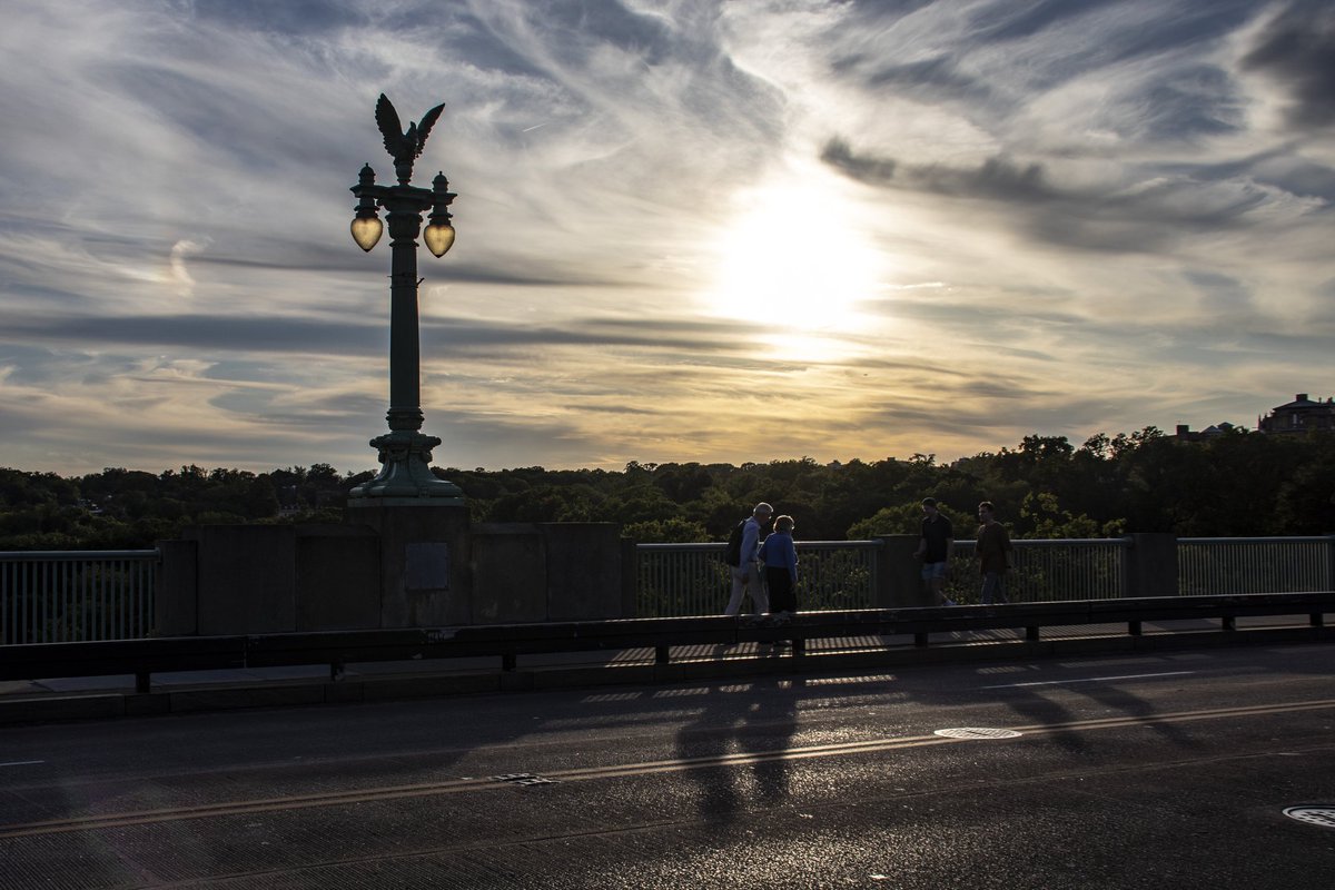 DianeKrauthamer's tweet photo. Lovely late afternoon/early evening walk along the #TaftBridge (&amp; around #Kalorama &amp; #WoodleyPark) 🎨 https://t.co/Lo7kxMOCQv