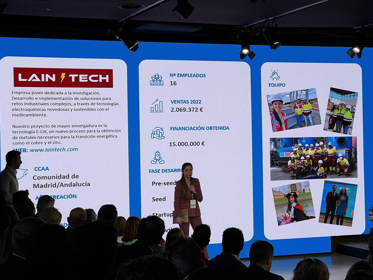 EmprendeXXI_'s tweet photo. ¡Ya estamos en el ecuador!
Es el turno para de las #startups del #RetoPlanetaXXI #Thermogreen y #LainTech. 💥
#PremiosEmprendeXXI #DayOneInnovationSummit @enisa @caixabank @banco_bpi https://t.co/Gi0JyD8brT