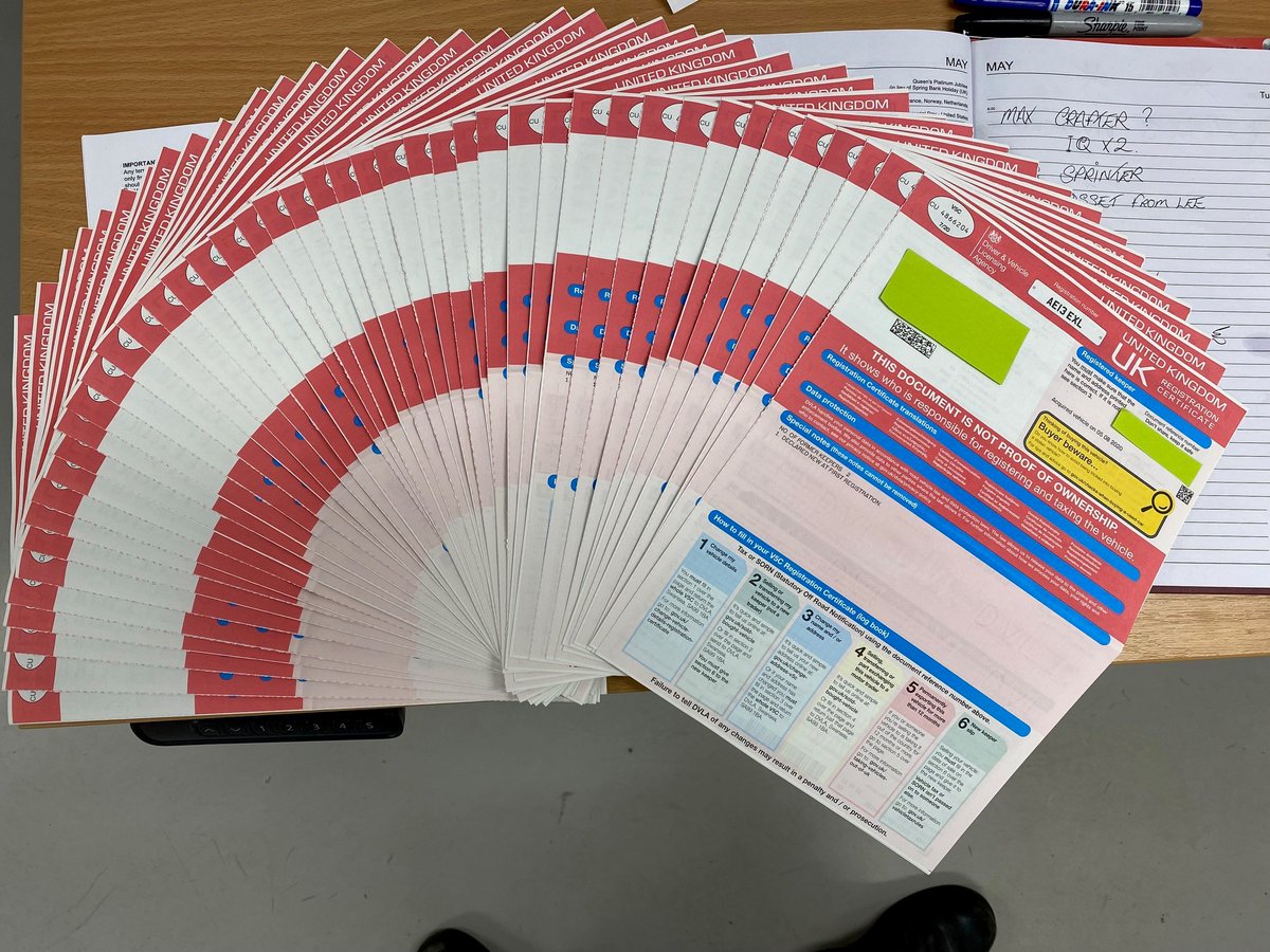 Motorcyclesolo's tweet image. Postman dropped off a couple of V5C&apos;s at lunchtime. #Bugger