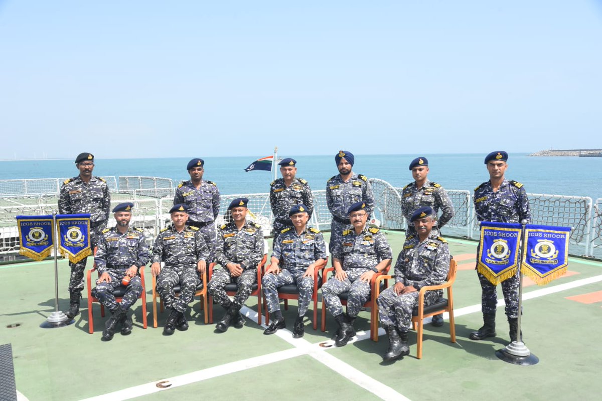 DefencePRO_Guj's tweet image. #UpdateEvening

ADG KR Suresh Coast Guard Cdr Western Seaboard reviewed #operation preparedness inview of impending #monsoon with ICG Regional Cdrs West &amp;amp; NorthWest onboard @IndiaCoastGuard Ship Shoor at #Porbandar 

@DefenceMinIndia
@CMOGuj @AjaybhattBJP4UK @giridhararamane @ANI