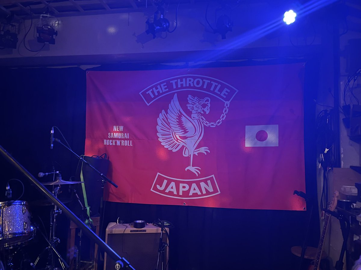 almilk's tweet photo. 大好きなバンドの解散ライブ。楽しかったし、悲しい。
#thethrottle #ザスロットル https://t.co/n5sSHkkq3I